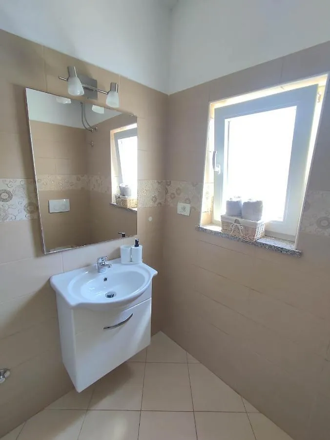 Three Lions Apartment Number 2 Pula