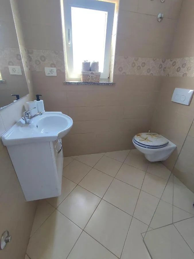 Three Lions Apartment Number 2 Pula