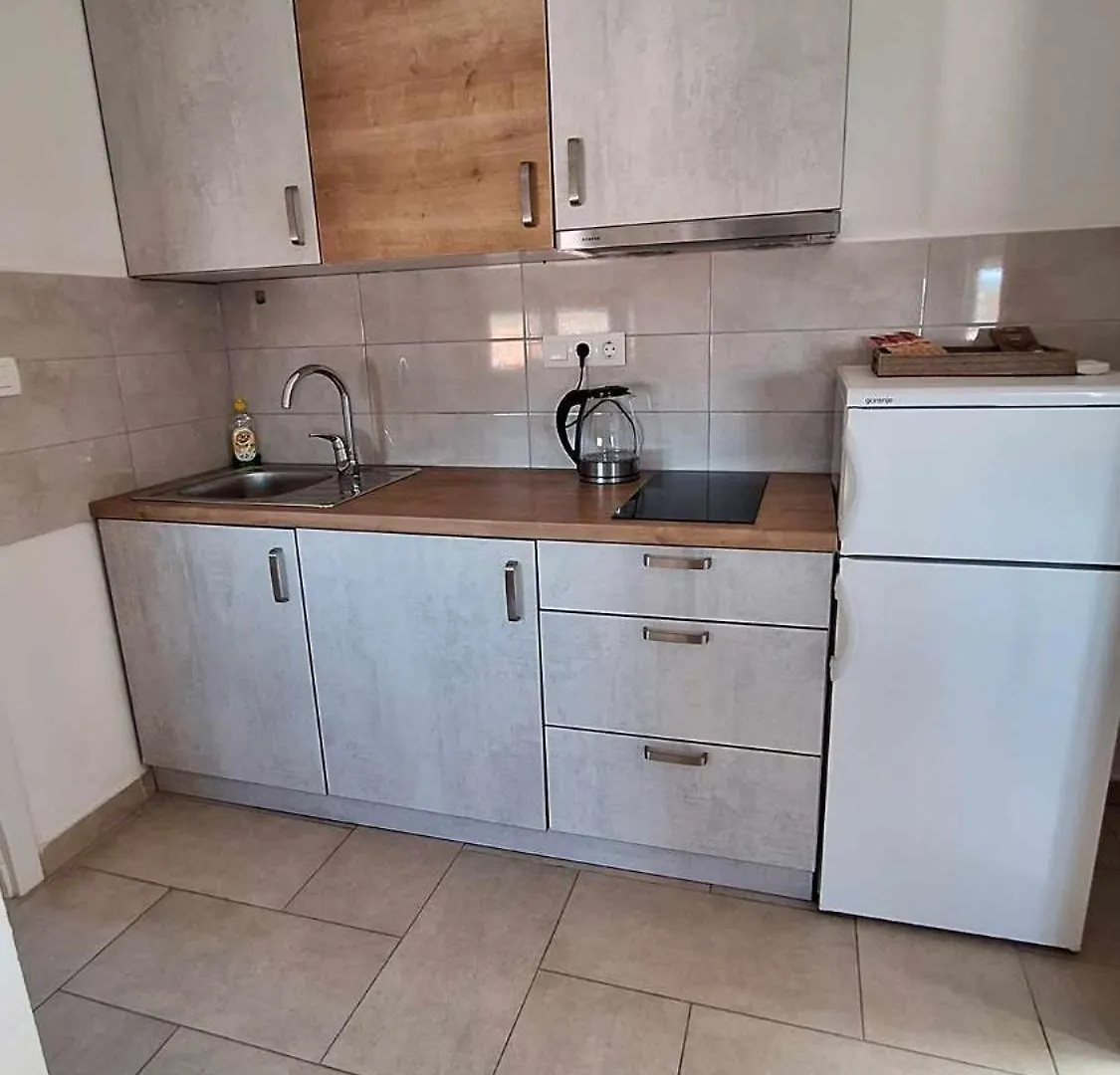 Three Lions Apartment Number 2 Pula